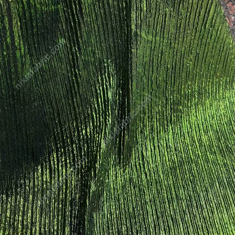 Double-layer pleated foil fabric texture for apparel development